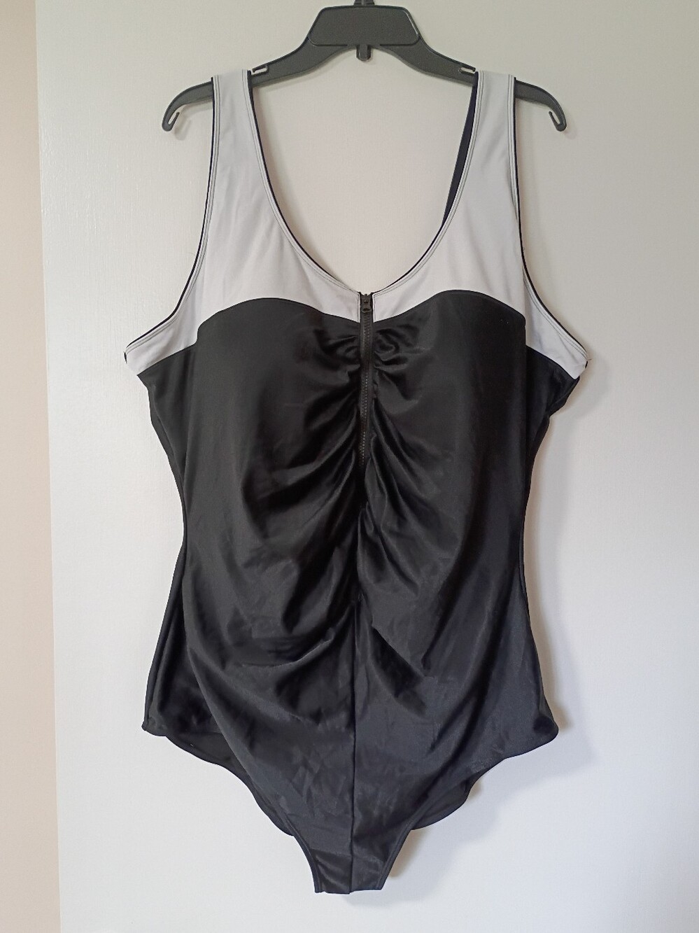 Aquamore 26W Front Zip One Piece Swimsuit Black & White